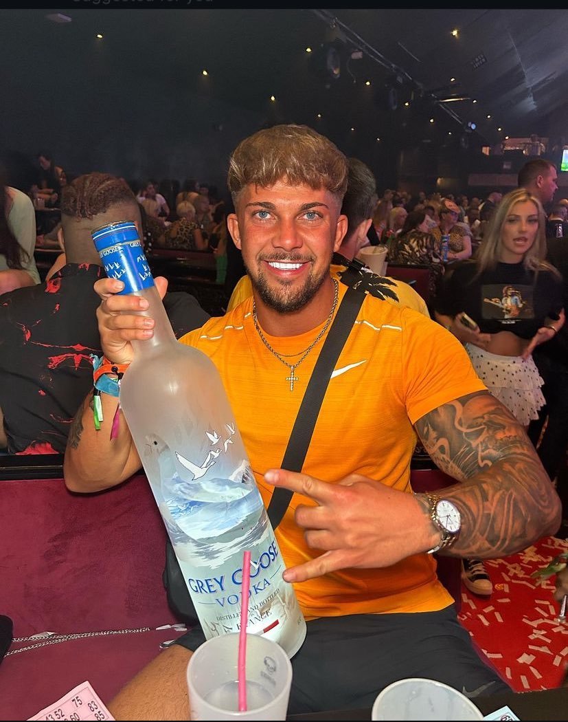 asparagoid's tweet image. Doxxing to celebrate reaching 250K followers