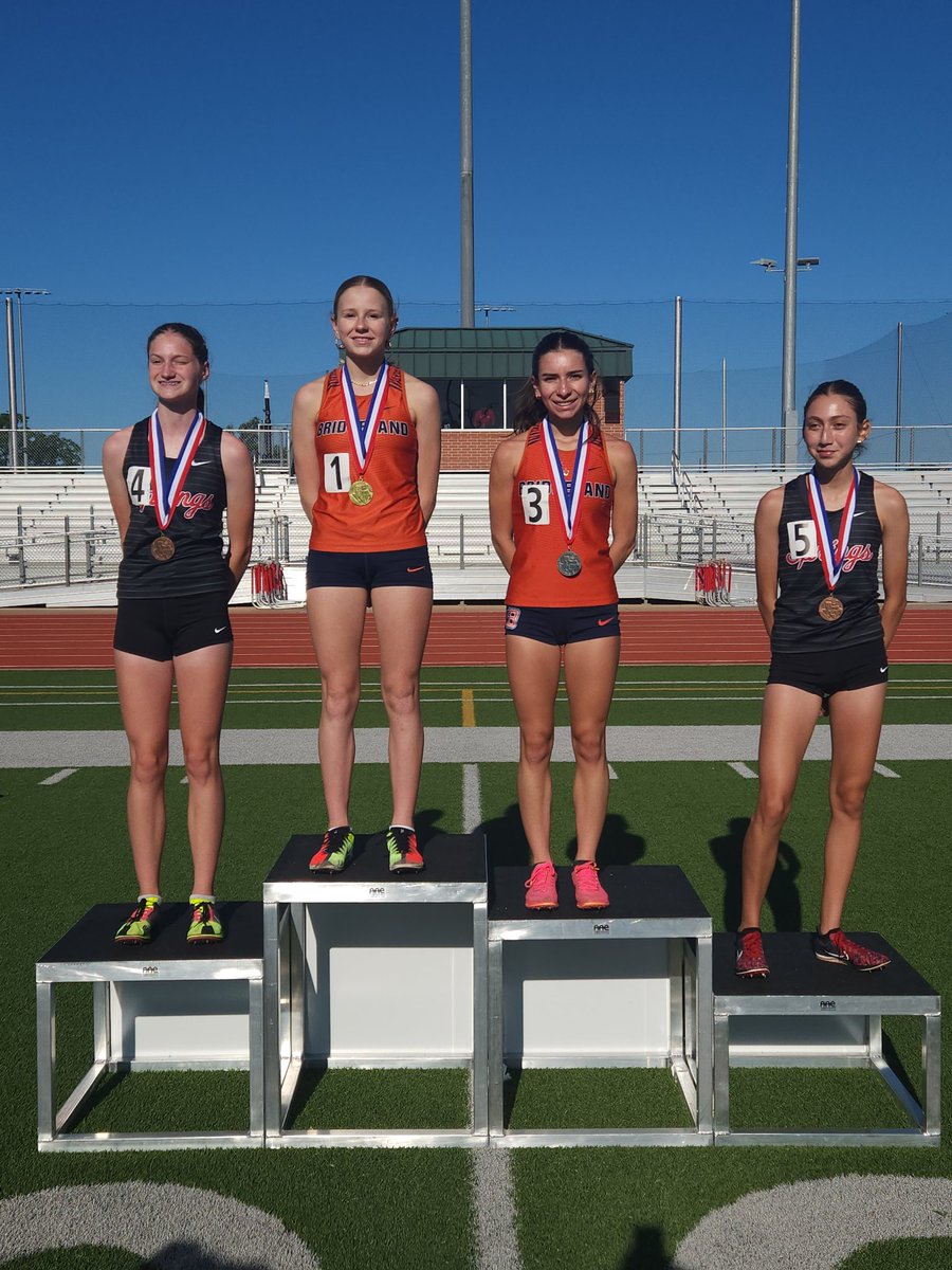 Haley Hill (11:26) is your district champion in the 3200-meter run! Arianna Elder also advanced to area with her second place finish in 11:36!