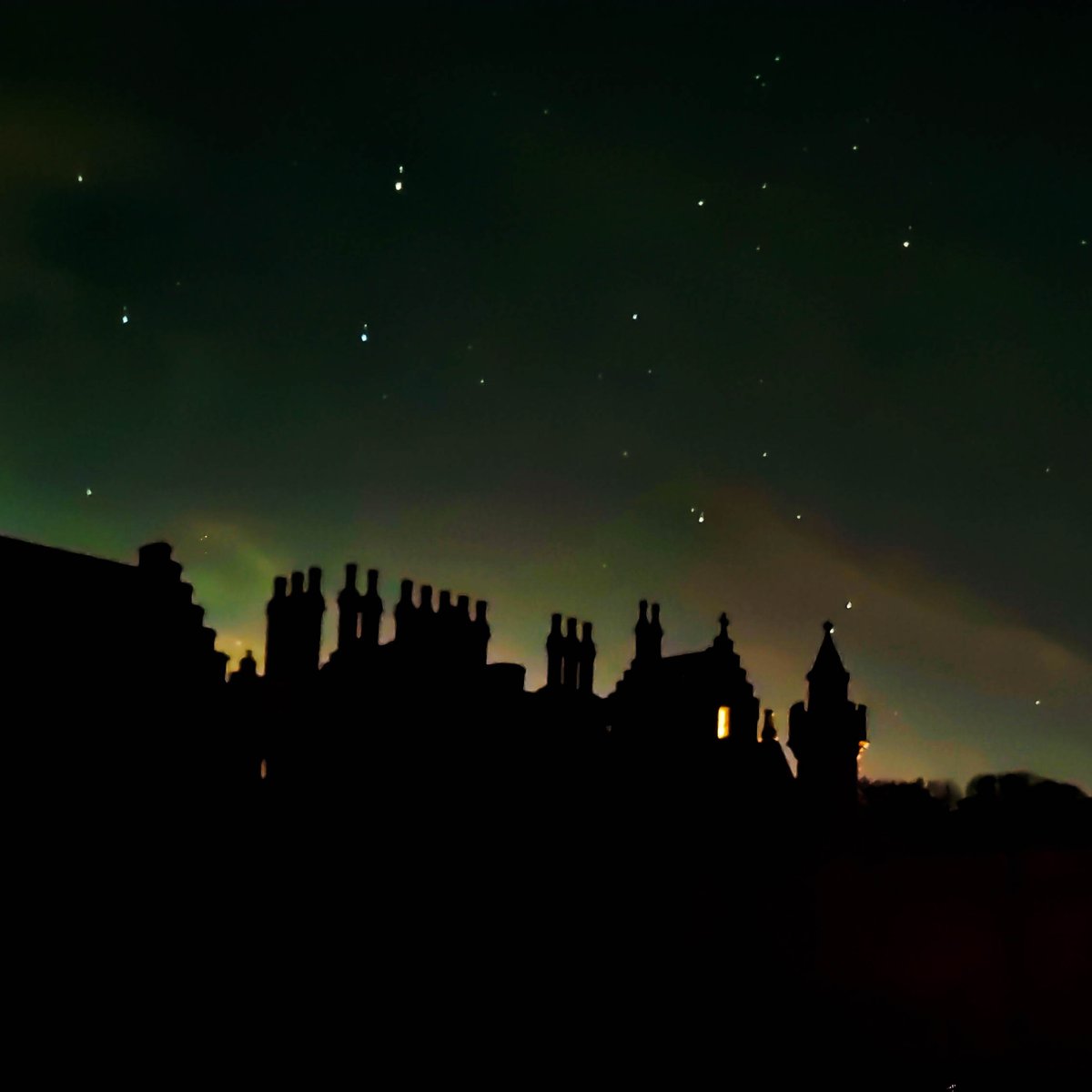 Discover Scotland's hidden gems for stargazing! While the islands and northern regions boast renowned dark sky sites, don't overlook the Scottish Borders. Abbotsford estate and the surrounding area offer stellar views! 🌌🔭

⭐ Find out more: scotlandstartshere.com/darksky/