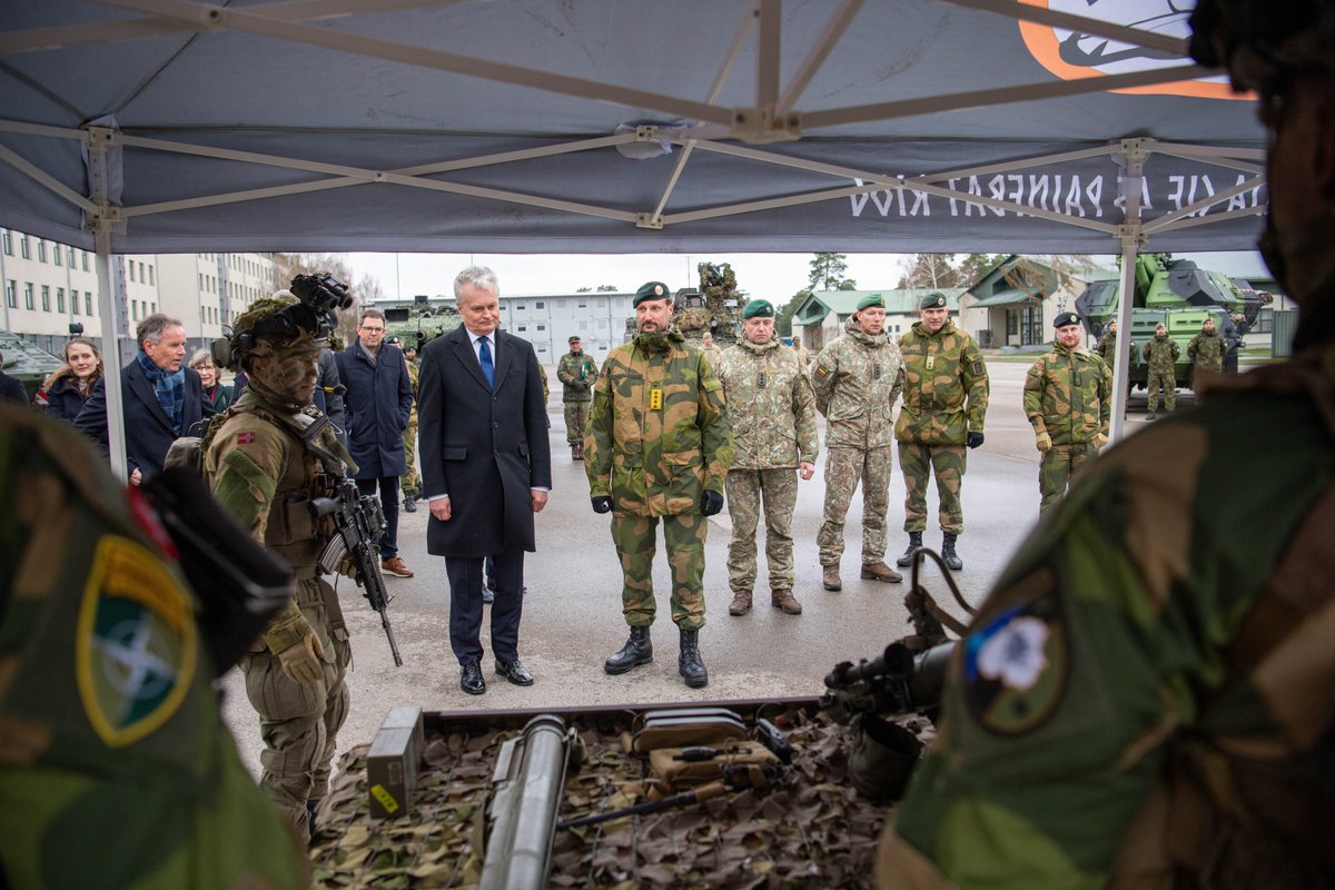 Visited Norwegian troops in Rukla with The Crown Prince of Norway. NATO collective security works only when we demonstrate clear commitment to it.🇳🇴 has done it continuously by deploying troops in 🇱🇹 as part of @efp_lithuania &participating in air policing mission in the Baltics.