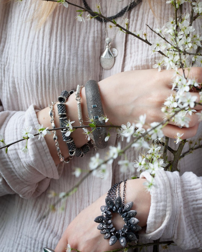 ThePantiles's tweet image. There’s just two days left of @chillsjewellery sample &amp;amp; archive sale. Many of the items in the sale are complete one-offs and they are GORGEOUS! 🤩💘

View the sale here: catherinehillsjewellery.com/collections/ar…

#CatherineHillsJewellery #Jewellery #SampleSale #Tunbridgewells