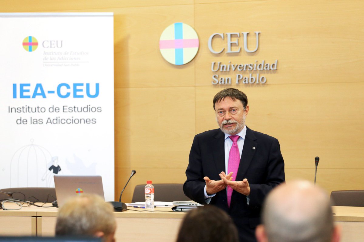 IEA_CEU's tweet photo. Hoy ha tenido lugar la Reunión del Consejo Asesor del IEA-CEU seguida de la charla de Beatriz Martín Padura sobre las TRICO (Tecnologías de la relación, información, comunicación y ocio) en @USPCEU @FarmaciaCEU https://t.co/LuOIGxapJZ