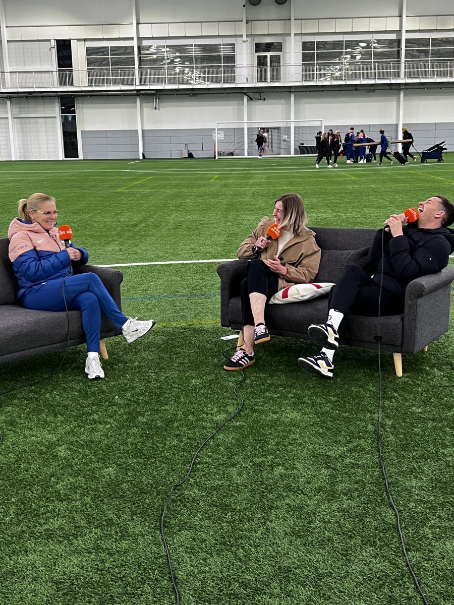 Some wonderful @5liveSport Women's Football Weekly @lionesses content incoming 🦁🤍