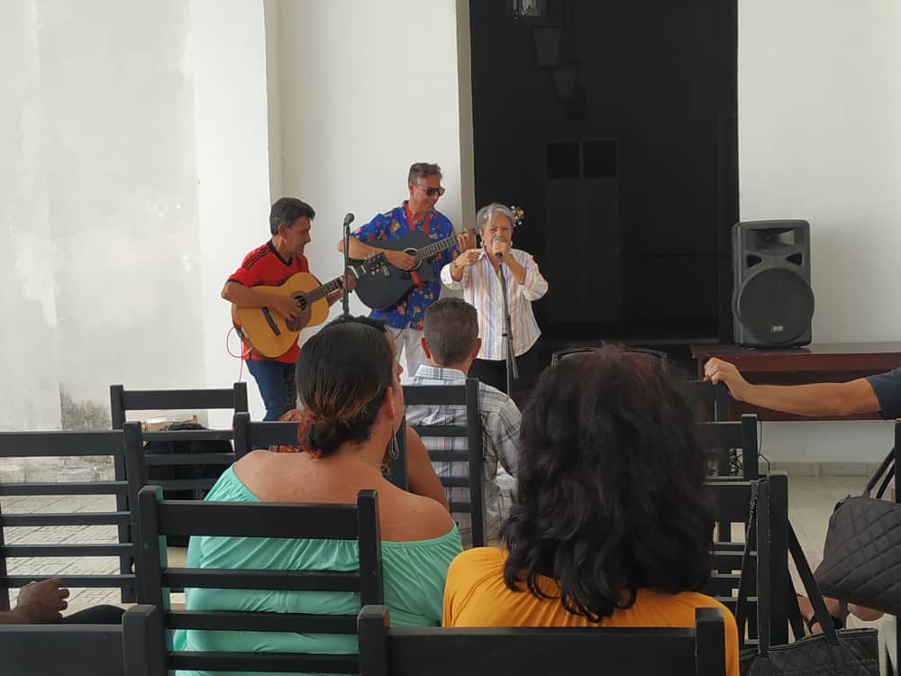 La música campesina siempre presente en el Taller de Restauración del Conservador de la Ciudad. A cargo de nuestra querida Conchita Torres deleitando con sus tonadas a todos los presentes.

#maspormatanzas #somavillamatanzas #somavillaoficial #MatancerosEnVictoria