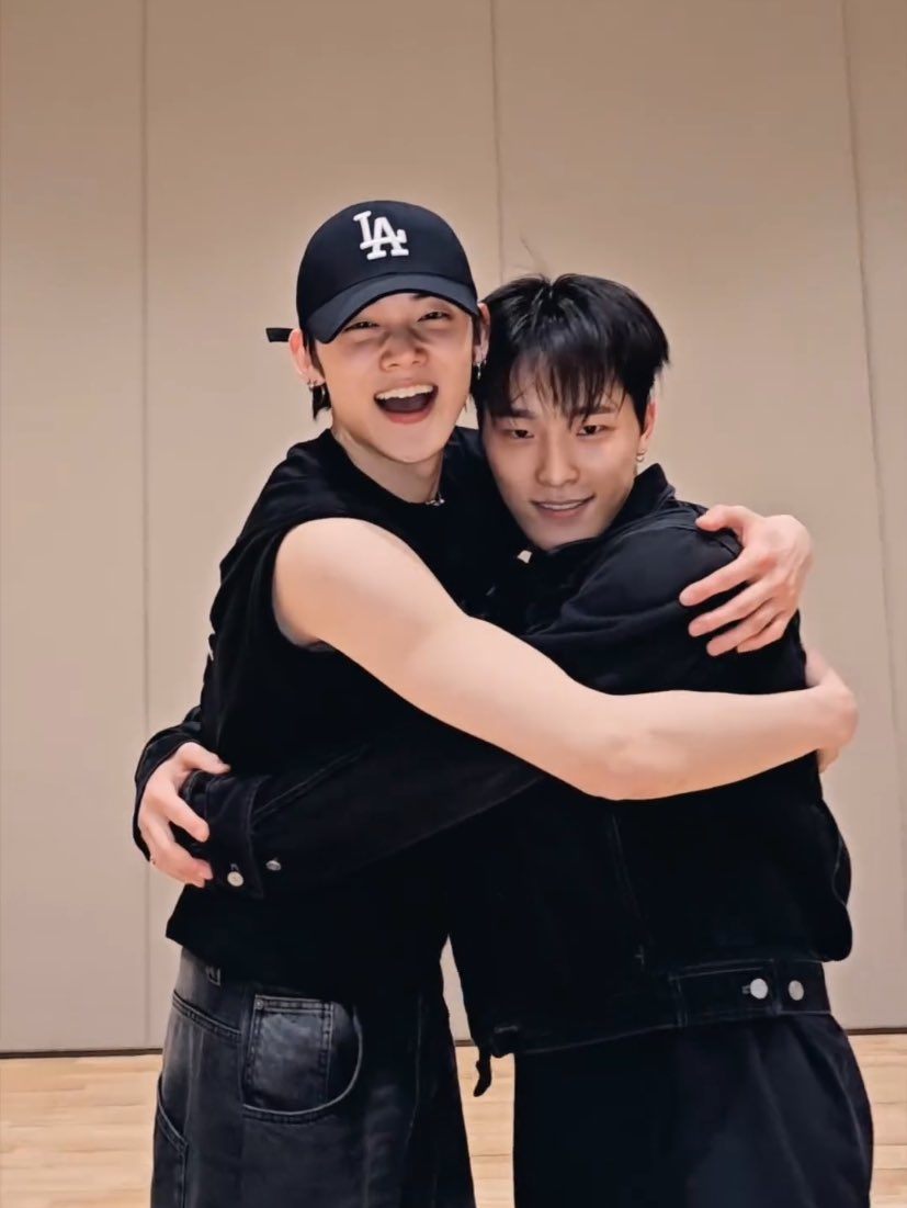 wonubliss's tweet photo. yeonjun and dino 🖤 https://t.co/JGsGCsTH5Y