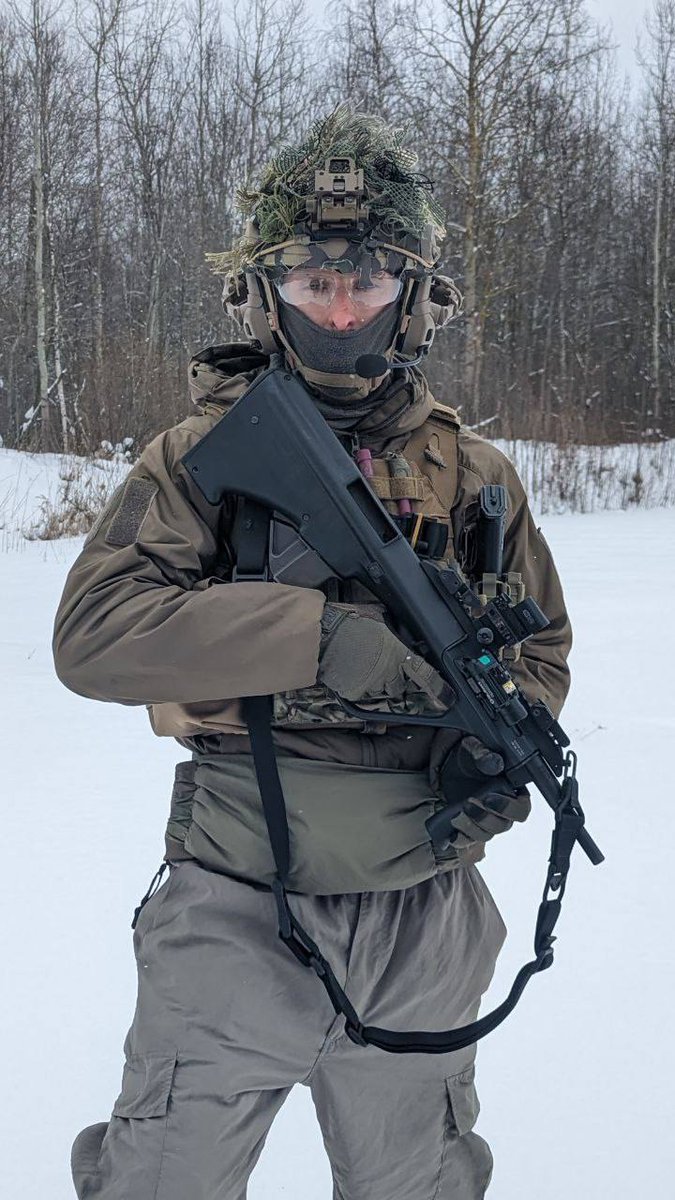 ShawarmaUnicorn's tweet image. B-4-4 CS #aug #counterstrike