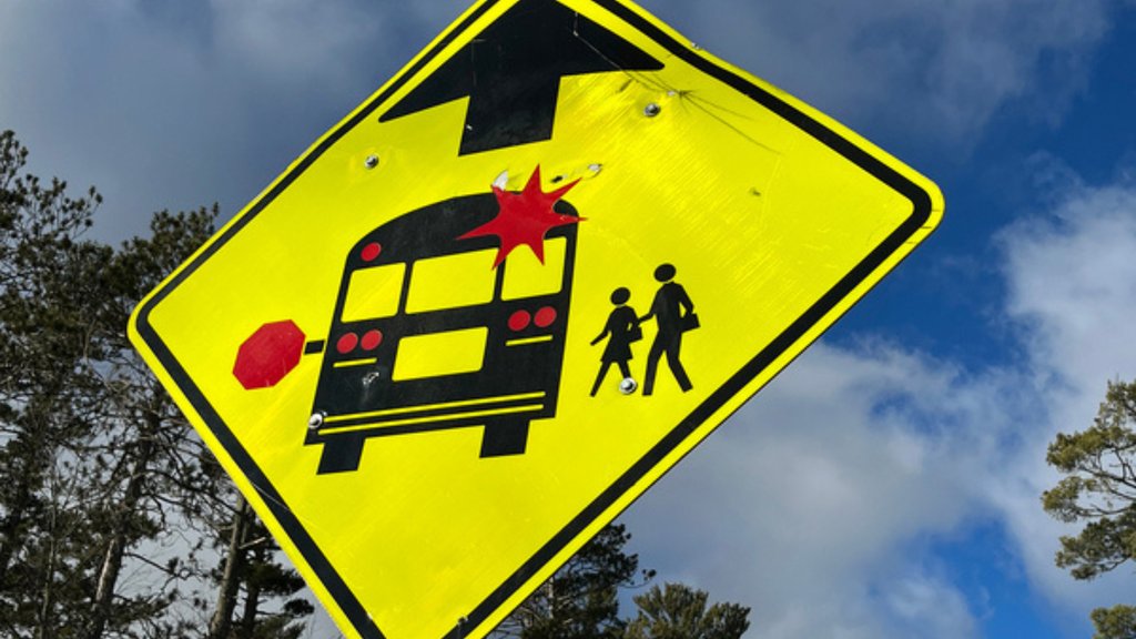 Red Lake Schools lead the way with 2 electric buses coming in Aug 2024. A great step for Minnesota, but our efforts must persist. Let's push for state and federal support to make this electric shift fair for all. #ElectricFuture #SustainableSchools

eenews.net/articles/elect…