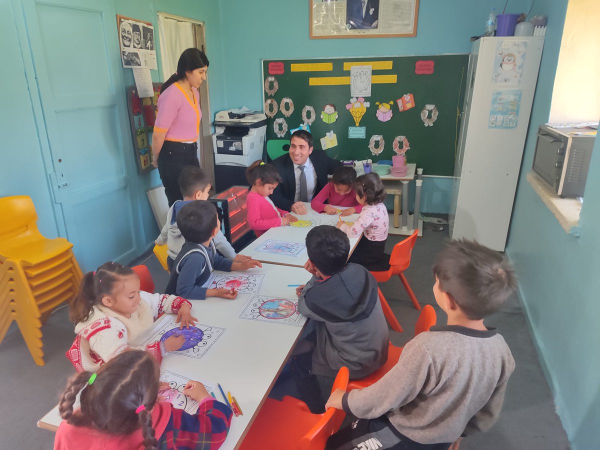 İlçe Millî Eğitim Müdürümüz Mustafa SABIR 📌Bademli İlkokulu ve 📌 Acar İlkokulunu ziyaret ederek Öğretmen ve Öğrencilerimizle bir araya geldi. @Diyarbakirmem @Murat4Kucukali @Diclekaymkmligi @Kadirkdryrdgl