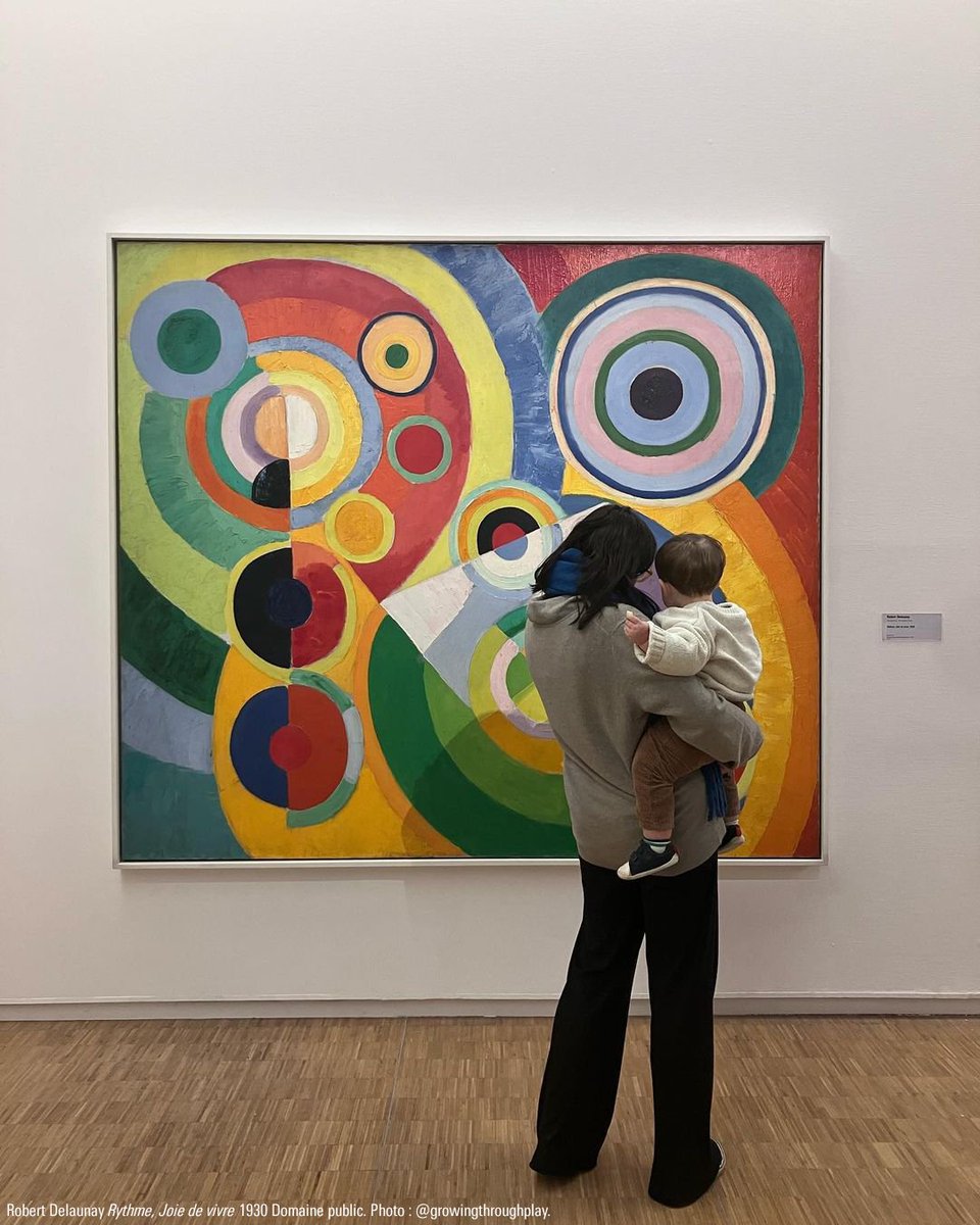 S'émerveiller en famille devant les couleurs de Robert Delaunay 🌈 En 1930, Robert Delaunay renoue avec l’abstraction et les formes circulaires. Le tableau « Rythme, Joie de vivre » fait triompher la couleur sous toutes ses formes. Plus d'œuvres ici 👉 bit.ly/CP_Delaunay