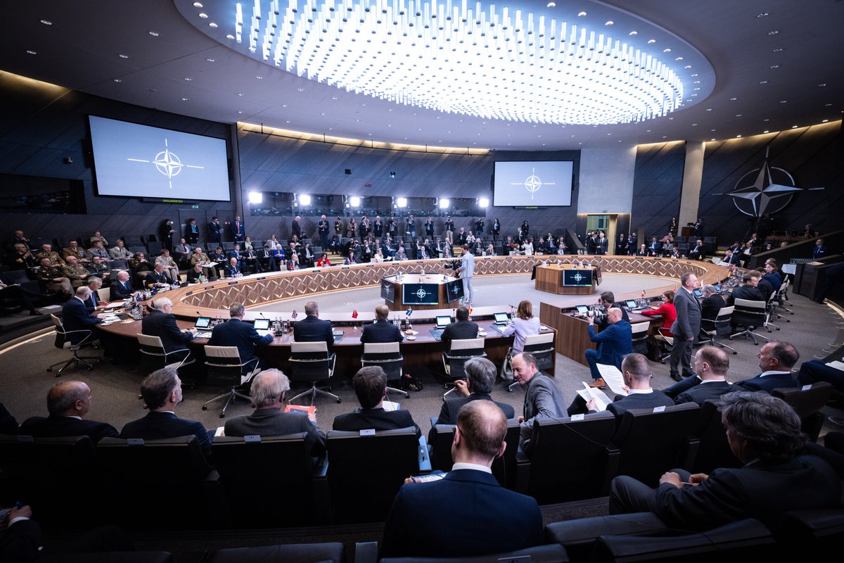 Na 1. zasedanju #NATO zunanjega ministeriala so zaveznice izpostavile pomen vrha Nata v Washingtonu, močne transatlantske vezi & enotnosti. Ministri so naslovili prioritete, med njimi obrambne izdatke, Ukrajino 🇺🇦 in pomen partnerstev. #MiSmoNATO #1NATO75Years