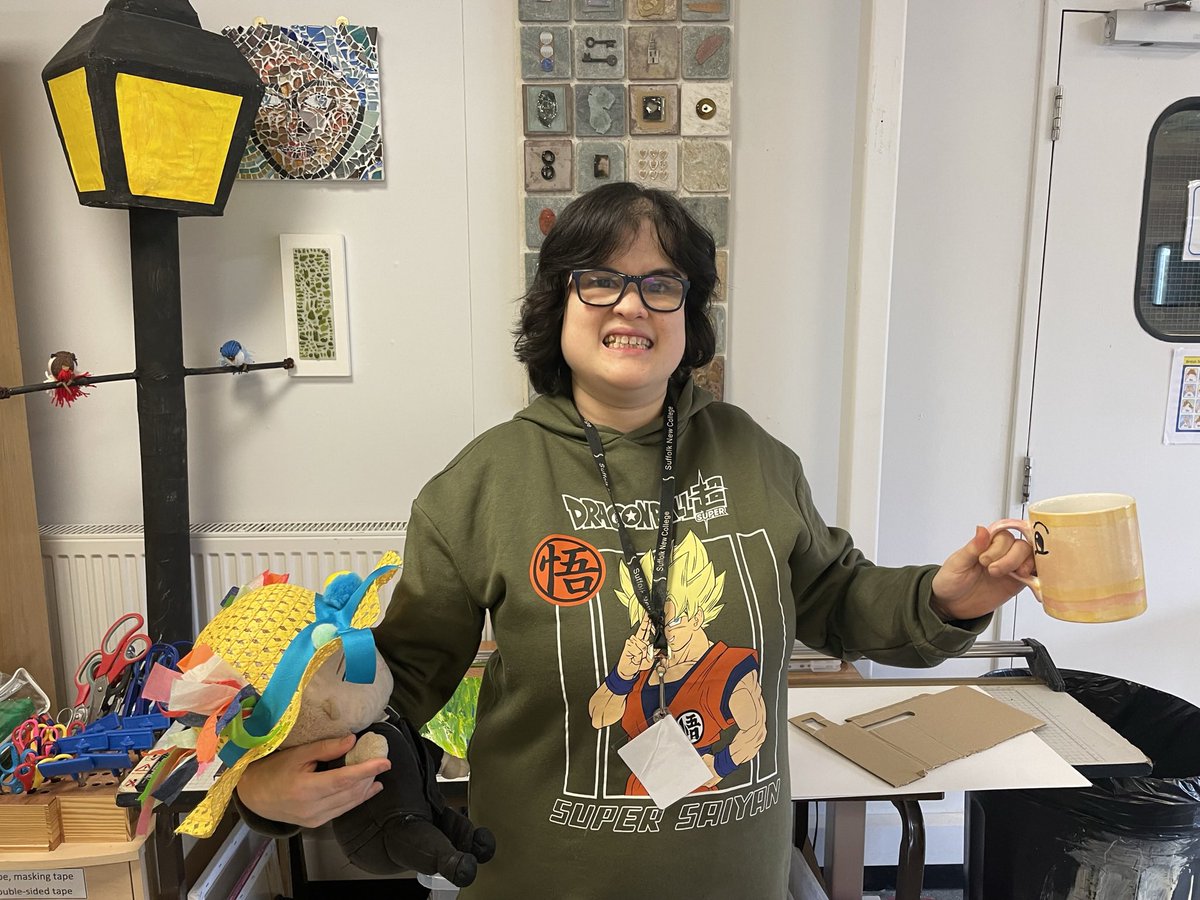 Faye has had a busy Easter period in the art room! 

Not only did she create a beautiful Easter hat for boss baby, she also made and designed her own mug.