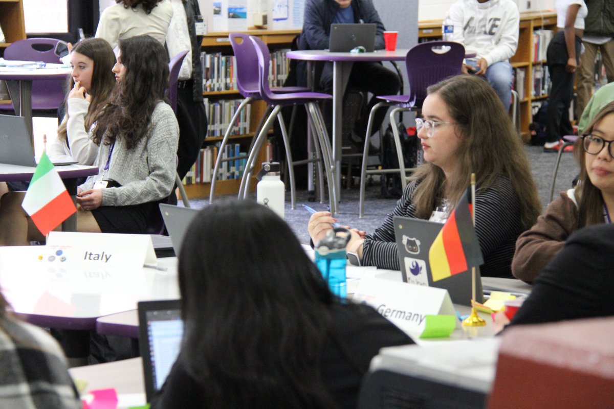 vbschools's tweet photo. 🎓🌍 Diplomacy in action at VBCPS! Our students got a taste of international policy-making at a mock European Union Council debate, facilitated by Virginia Tech's Center for European and Transatlantic Studies (CEUTS) at Tallwood High School. 🏫 @TallwoodLions @OceanLakesHS https://t.co/sAaWGYn9VT