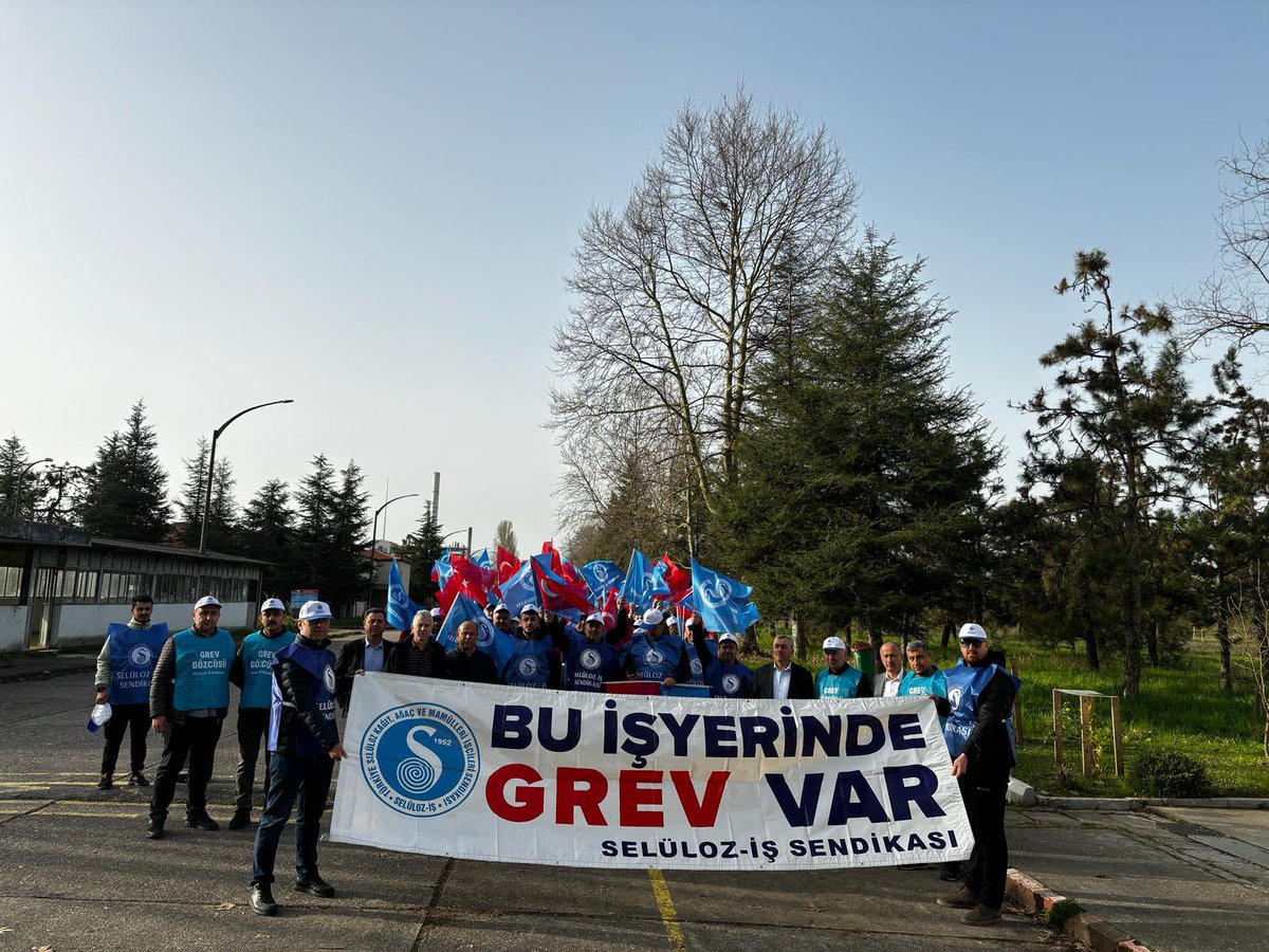 selulozis's tweet photo. OYKA Kağıt grevimiz 7. Gününde kazanımla sonuçlandı!
28 Mart tarihinde uygulamasına başladığımız grevimiz bugün itibariyle OYAK Genel Müdürlükte yapılan görüşme neticesinde anlaşma ile sonuçlandı. Anlaşmaya göre ilk 6 ay için çıplak ücretler %130 oranında arttırılmıştır. https://t.co/4GoAoLaE7f