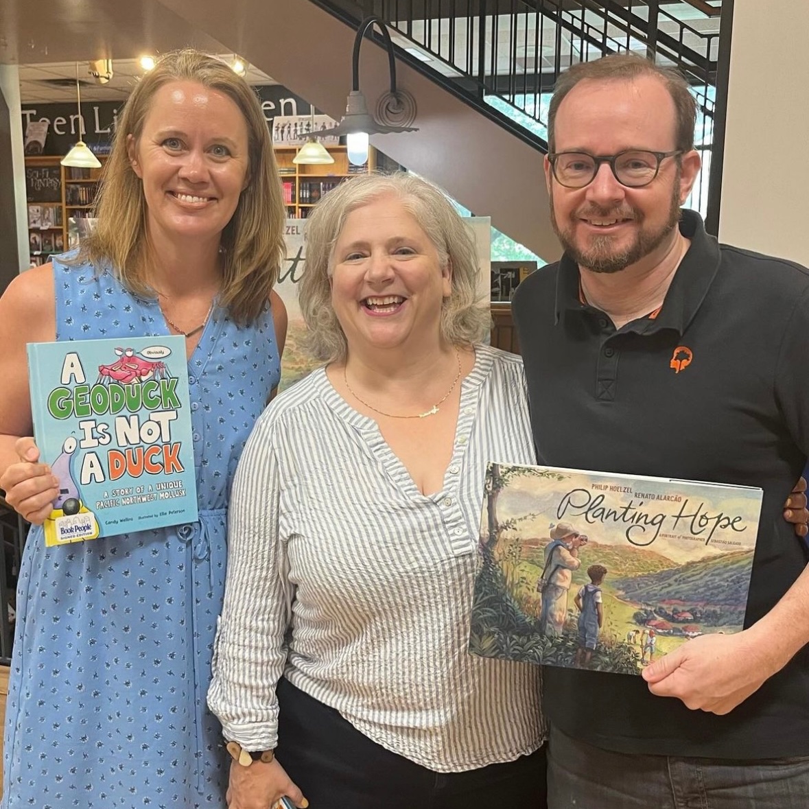 The Writing Barn (@thewritingbarn) on Twitter photo Candy Wellins & Philip Hoelzel started their author journey studying with @thebookingbiz & <a href="/BethanyHegedus/">Bethany Hegedus</a>. They celebrated a joint book launch last Friday! 🎉
Our next PB II class with Carmen Oliver starts April 17! Register at: thewritingbarn.com/class/perfecti… #AmWriting #Kidlit Candy Wellins & Philip Hoelzel started their author journey studying with @thebookingbiz & <a href="/BethanyHegedus/">Bethany Hegedus</a>. They celebrated a joint book launch last Friday! 🎉
Our next PB II class with Carmen Oliver starts April 17! Register at: thewritingbarn.com/class/perfecti… #AmWriting #Kidlit