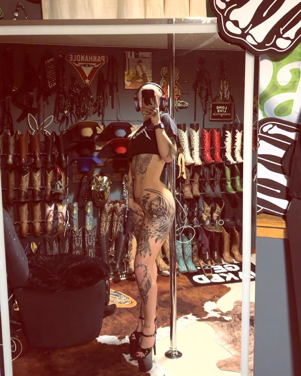 WranglerQueen's tweet image. RT if I am your type😌