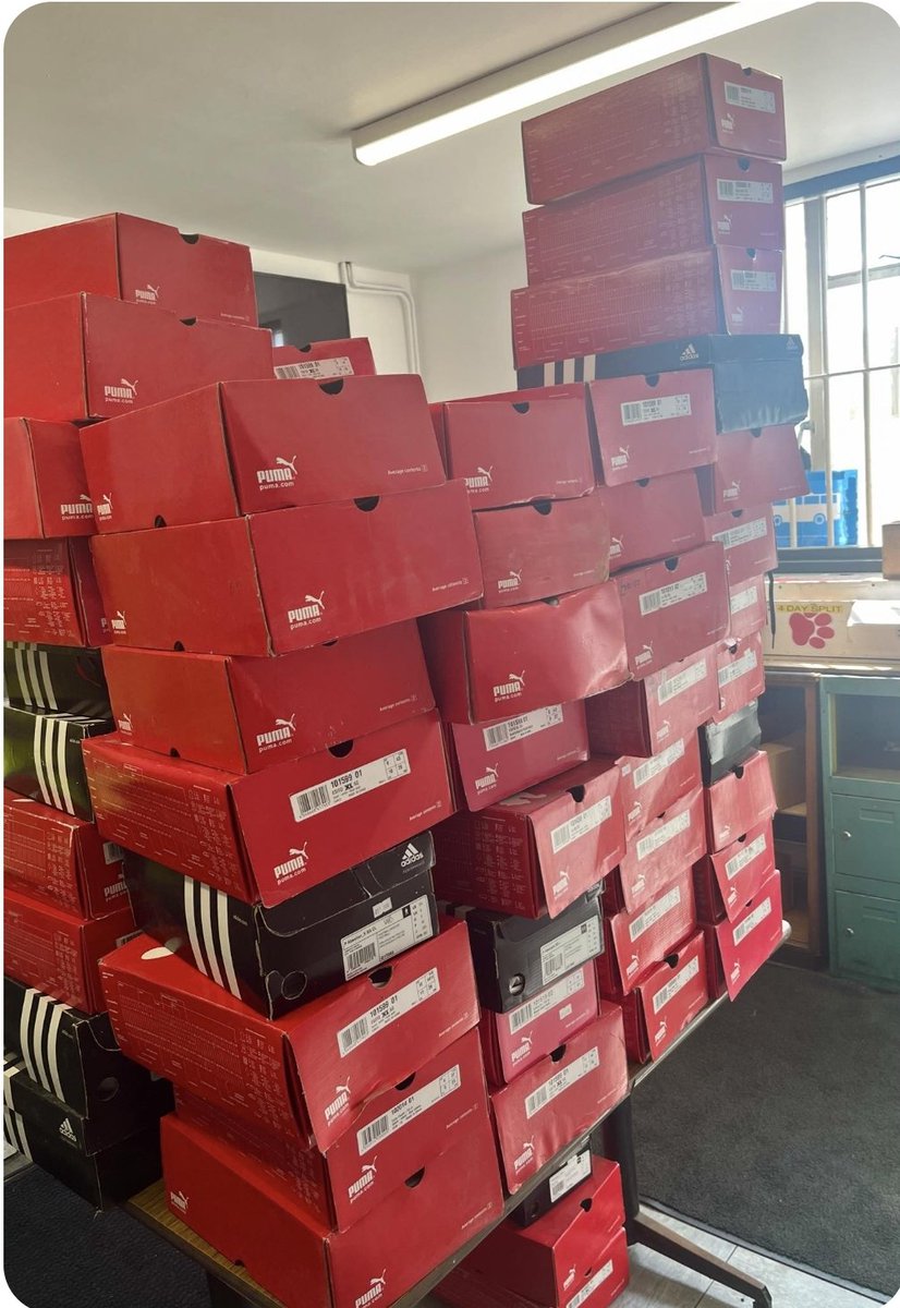 I have been given 70 pairs of football boots all new and boxed Various sizes Mostly puma some adidas I'll be looking to donate some to individuals and some orgs whereby children/young adults can't normally afford to buy them @WestHam @ExWHUEmployee @lynbrownmp