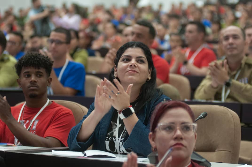 DrRobertoMOjeda's tweet photo. Acompañamos a los jóvenes cubanos en el inicio de su #XIICongresoUJC. Una mañana impregnada de la alegría y el compromiso que los caracteriza como participantes activos de la sociedad. Seguimos convencidos de que ustedes son la esperanza de #Cuba y su continuidad. https://t.co/VjzZ6tMPbS
