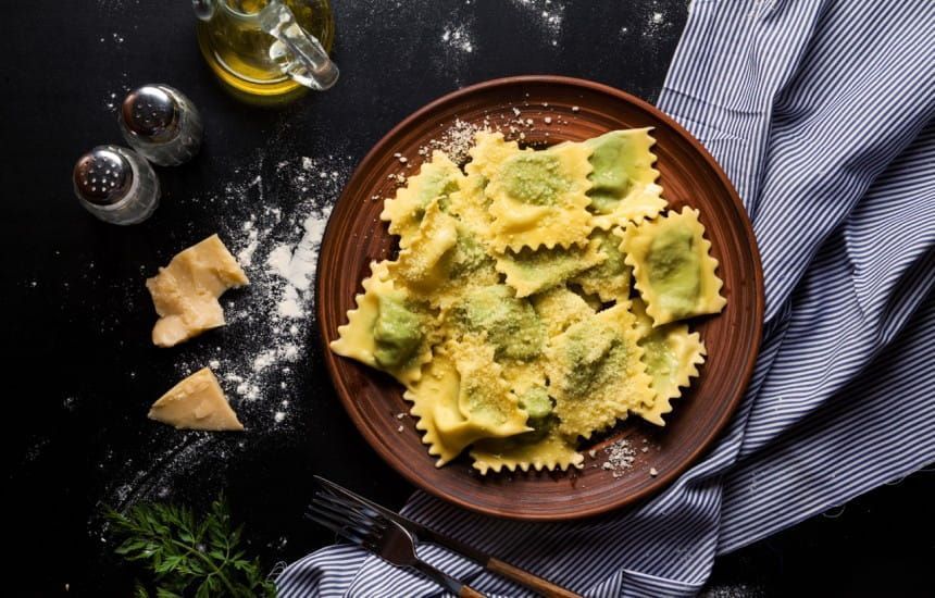 When it comes to wine pairing with pasta just as shapes like spaghetti are all about the sauce ravioli is all about the filling. Here's what I'd drink with different styles buff.ly/4aBr3JQ #winepairing
