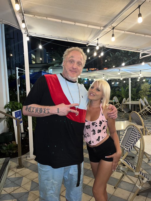 One year ago on our first date! 🩷 https://t.co/u2ZO8okh1C