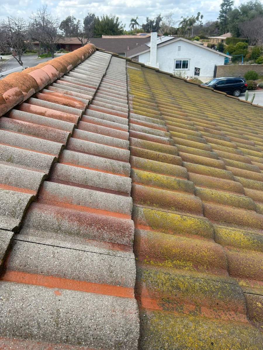 CAPressureWash's tweet image. Is your home insurance up for renewal? Ensure you’re meeting all the requirements and keeping your coverage intact by scheduling a thorough roof wash and maintenance with our trusted team. #RoofWash #insurancerequirements