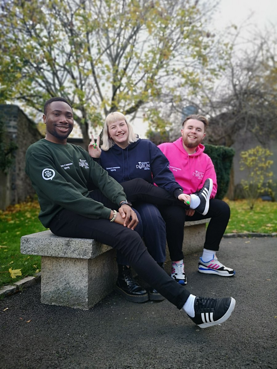 Hurry, it's your last chance to snag class clothing!  Minimum order: 5 pieces. Hoodies at €35, crew necks at €30. Orders close Friday, April 12th, 4pm sharp! 📅 forms.office.com/Pages/Response…