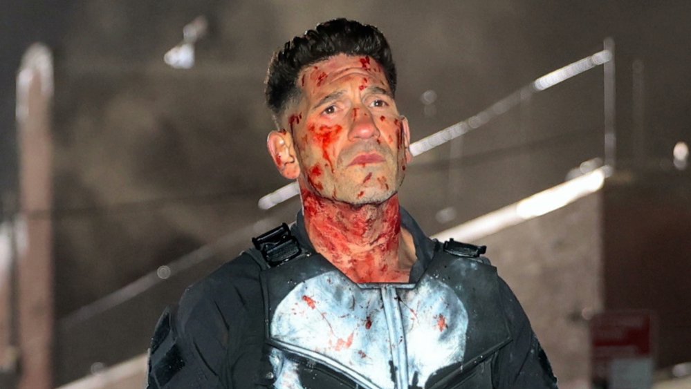Variety's tweet photo. The Punisher is back!

Jon Bernthal is a bloodied Frank Castle on the set of #DaredevilBornAgain in New York City. The series marks Bernthal's official entry into the Marvel Cinematic Universe. 

More details here: https://t.co/LkydfXWZuc https://t.co/yxL5k3Dj8S