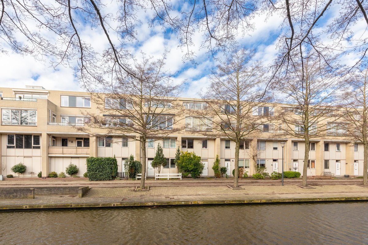 Binnenkort beschikbaar voor verkoop:
appartement 
Charta 77 vaart 154 te Haarlem. Bovenste etage hoek.
Direct te aanvaarden.