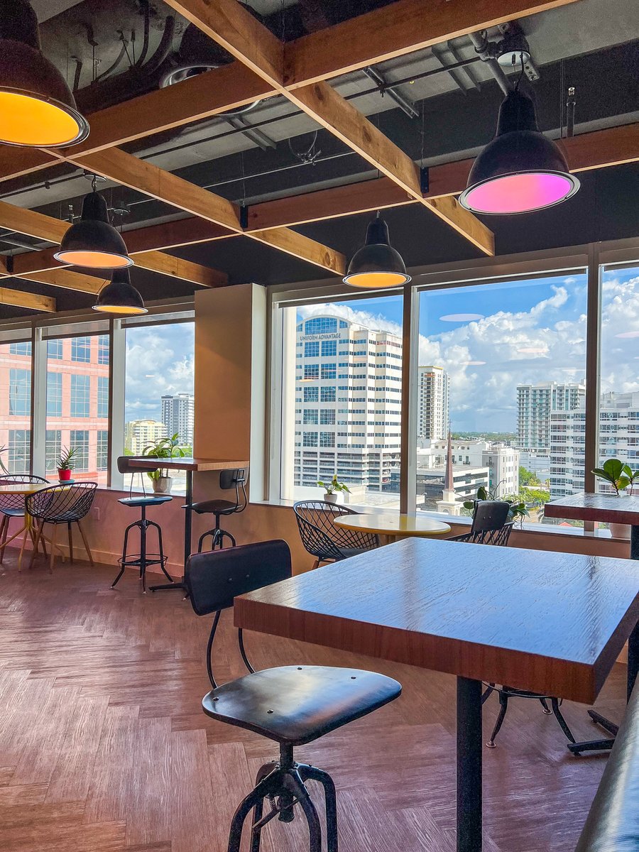 PipelineSpaces's tweet image. What is a #workspaceondemand?

#Pipeline members have access to a workspace solution available for short-term use. From private offices and conference rooms to flexible desks and seating, members can find a workspace that enhances their productivity.

pipelineworkspaces.com/space-on-deman…