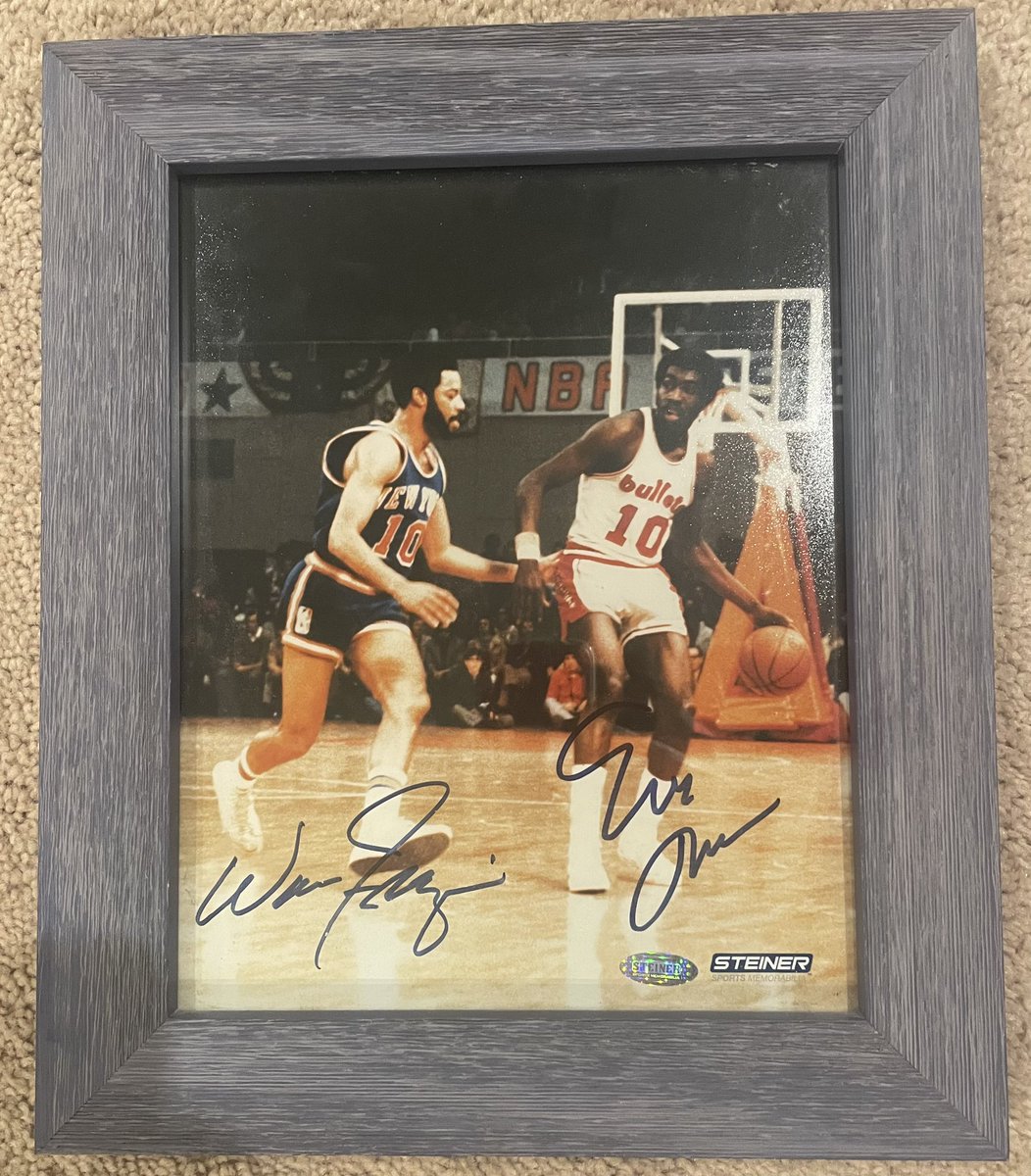 I am star struck right now… The legend @RealEarlMonroe just followed me! 🤯

One of my favorite pieces of sports memorabilia in my collection features both Earl “The Pearl” Monroe and Walt “Clyde” Frazier matching up against each other #NewYorkForever