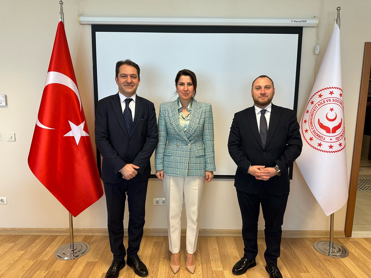 Hepsiburada Kurumsal İlişkiler Direktörü Cem Tanır Genel Müdürümüz Süreyya Erkan’ı ziyaret ederek Kadın Girişimciliğinin desteklenmesi ve Kadınların Ekonomik Hayata Aktif Katılımı ile ilgili görüş alışverişinde bulundular @tcailesosyal @MahinurOzdemir