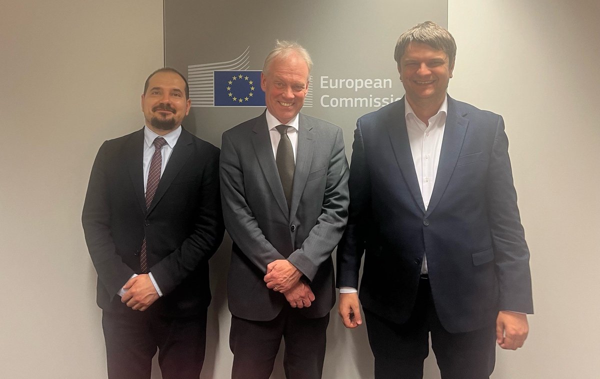 Good meeting 🇲🇩 Ministers Alexei Buzu & @AndreiSpinu today to discuss the state of play of reforms. Discussed continued 🇪🇺#EU support to advance social protection reforms and strengthen infrastructure in #Moldova to deliver concrete results for citizens on 🇪🇺🇲🇩 priorities. 🤝