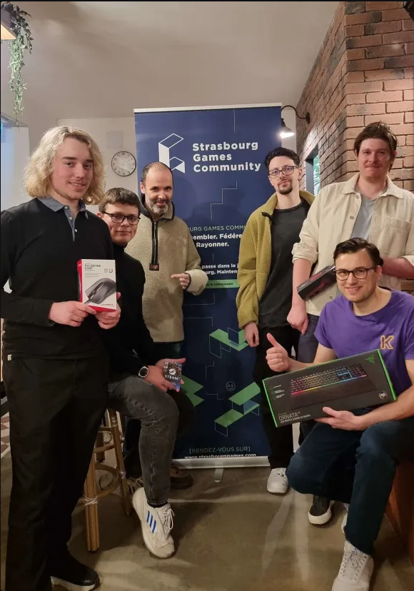 StrasbourgGames's tweet photo. La semaine dernière, nous organisions la seconde soirée Quizz’apéro ! 🍻  Soirée réservée aux membres de l’association, le Quizz’apéro est le moment idéal pour tester ta culture jeux vidéo et rencontrer les autres adhérents de SGC ! https://t.co/aTGEnoJ6hT