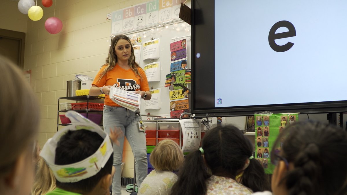 DuvalSchools's tweet photo. Reading's secret? Understanding! 🌈 Dr. Brandie Berry from #TeamDuval shares how learning words and their meanings transforms student learning. 📚✨

Explore our reading strategies here: https://t.co/NBbB4IrhZe

#ReadingSkills #EmpowerLearning #EducationForAll https://t.co/sTfL0dqwcg