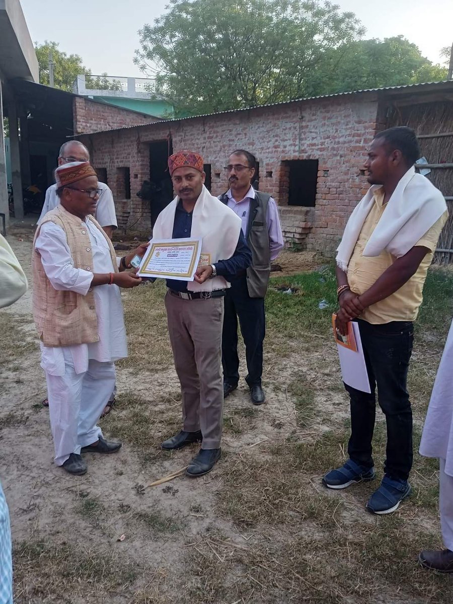 ChiluliVillage's tweet photo. रविवार, 31 मार्च, 2024 को 'अवधी साहित्य संस्थान #अमेठी' के तत्वाधान में आयोजित कवि सम्मेलन/संगोष्ठी में ग्राम पंचायत #चिलूली के कृष्ण कुमार सिंह 'कान्ह' @kksinghlive को किया गया सम्मानित।
#awards #awadhi #Amethi #chiluli #news #poet #author #krishnakumar #kanh https://t.co/BG143mC4xC