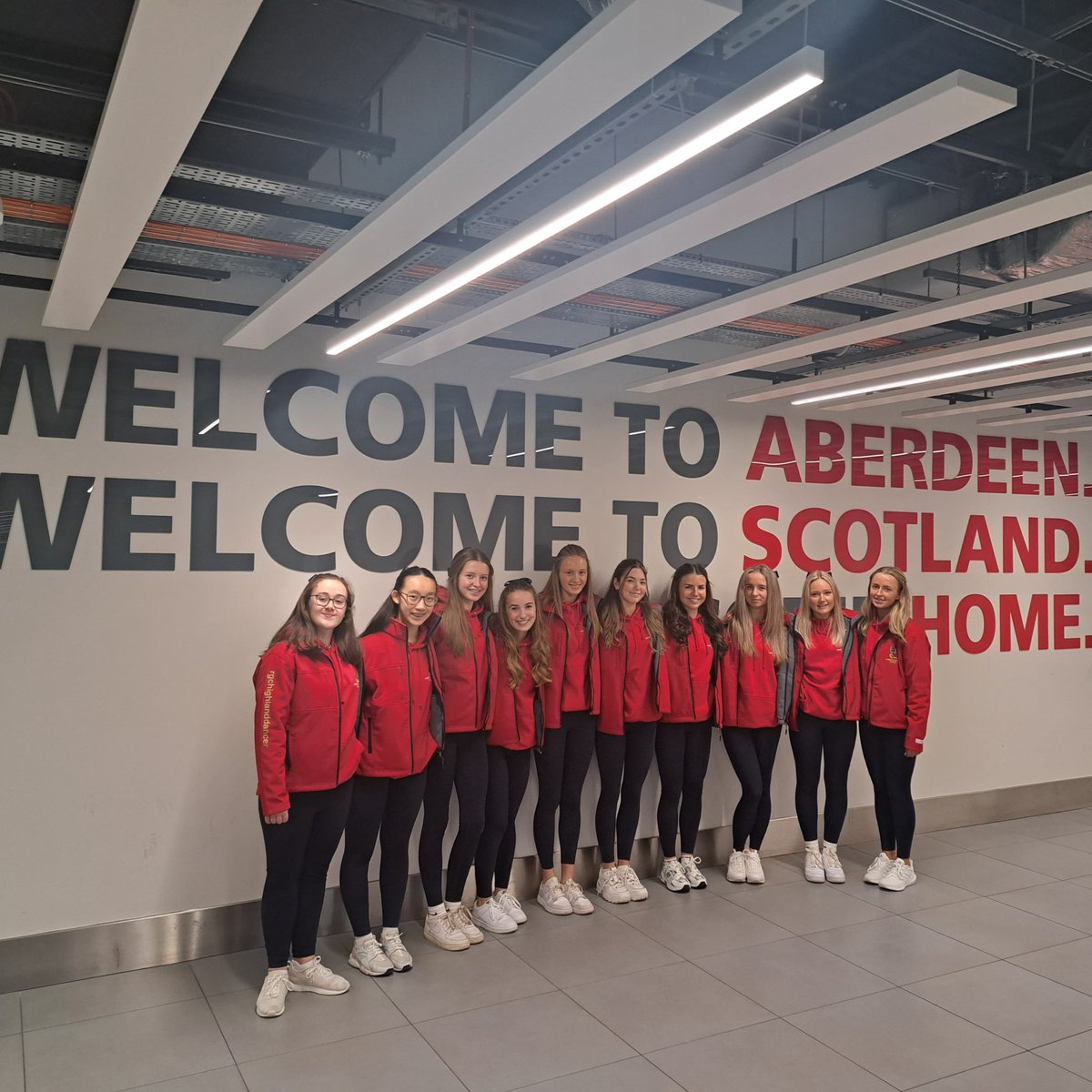 It's the start of Tartan Week in New York, and the @robertgordons Highland Dancers and Pipe Band are on their way to represent! 🏴󠁧󠁢󠁳󠁣󠁴󠁿 Safe travels from all of us here at Aberdeen Airport ❤️