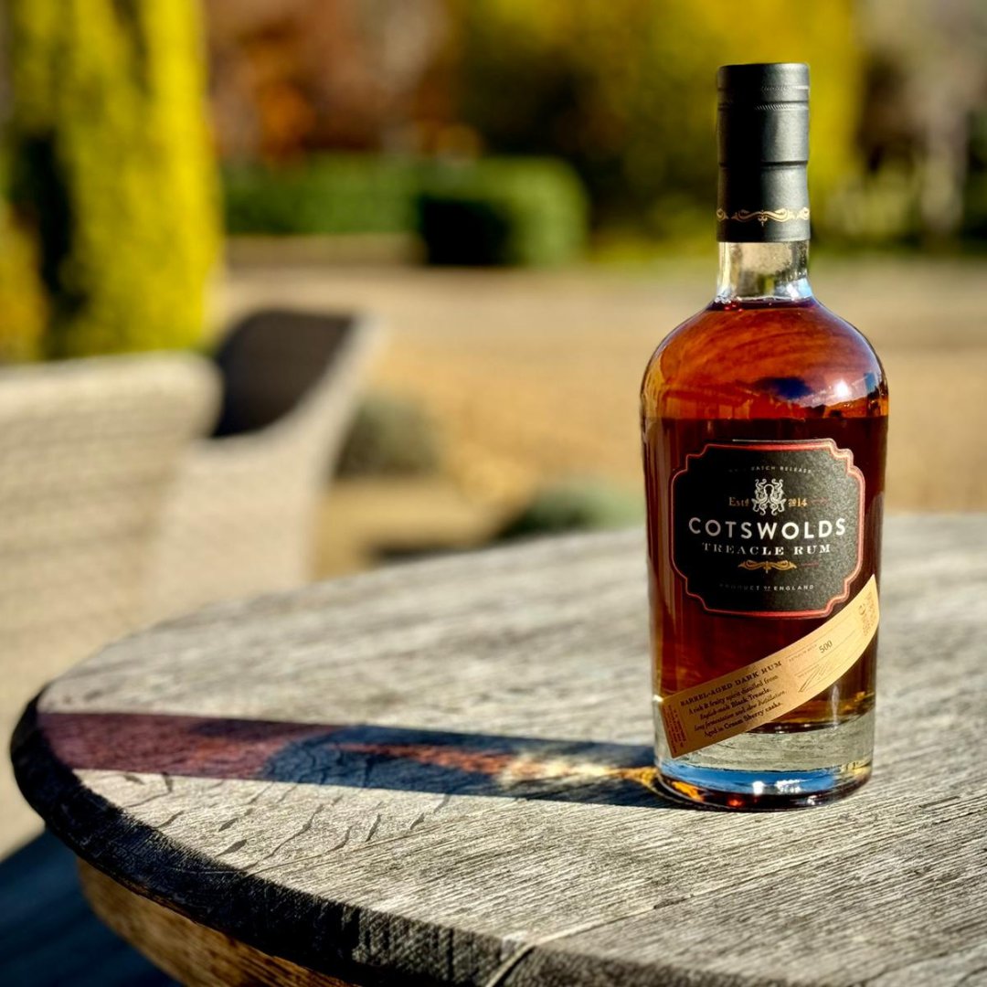 Discover the rare and rich flavours of #CotswoldsTreacleRum from our exclusive Cotswolds Archive collection. With its dark, sweet treacle notes and smooth finish, this limited edition is a must-have for rum enthusiasts. Bottles are now very limited bit.ly/3uHQKsw