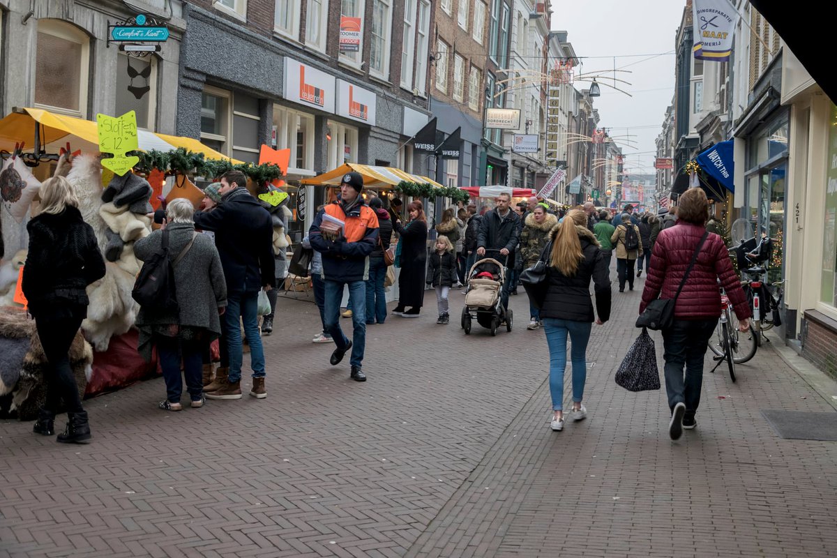 Kledingwinkels bijna gelijke omzet in februari 2024 dlvr.it/T51LMT