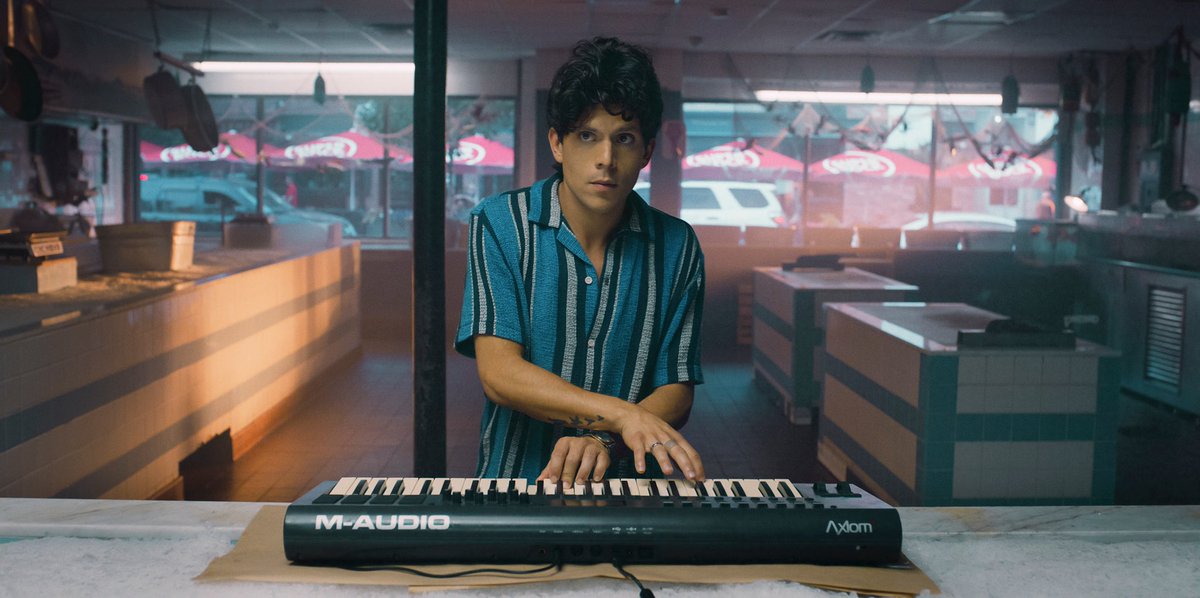 Rudy Mancuso tells us all about his directorial debut ‘MÚSICA,’ working with Camila Mendes, casting his mother in the film and much more.

Read it here: filmupdates.net/2024/04/03/int…