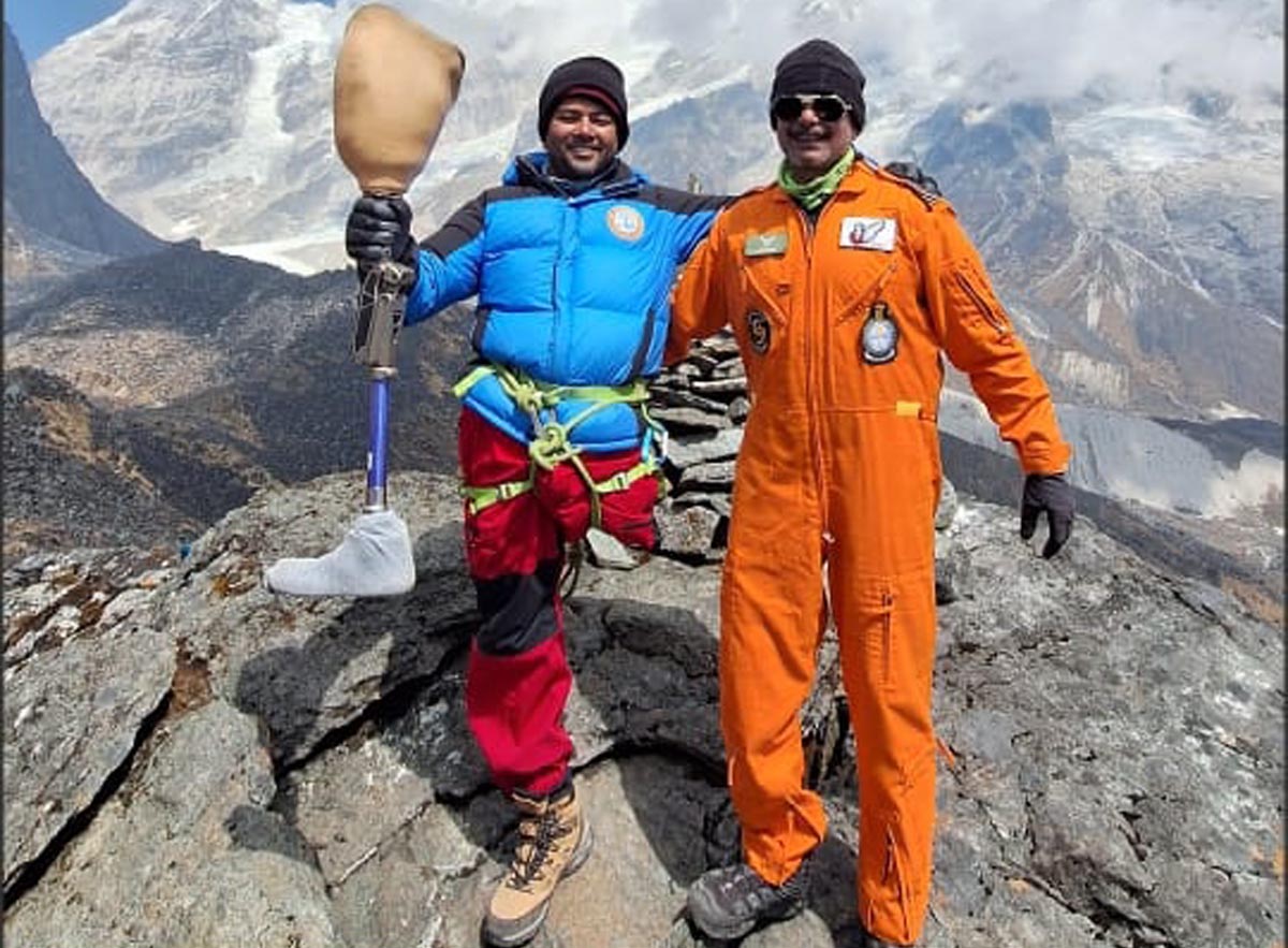 Uday Kumar, 35, with a 91 % physical disability above the knee amputee, climbed Mount Rhenock, standing tall at 16,500 feet in Kanchenjunga National Park of West Sikkim. What a feat! @prodefgau