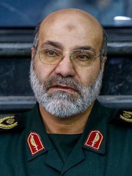 Mojtabapacino's tweet photo. هی دیدم عکس این یارو اصلا هیچ جا خندون نیست ولی تو پوسترش میخنده. الان تست زدم دیدم عرزشیا با فِیس‌اَپ خندونش کردن=)))) https://t.co/ZrPLvejf7f
