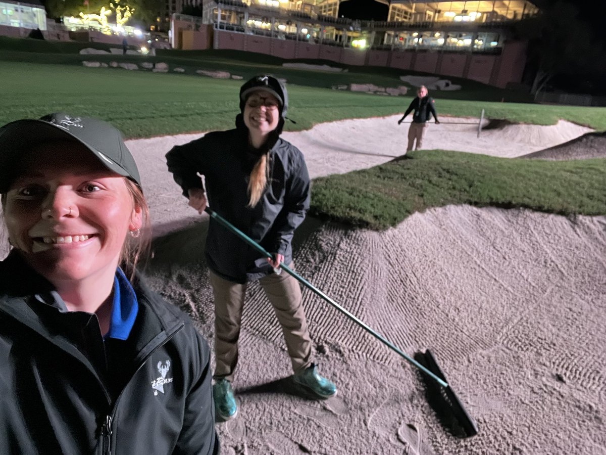 Chilly morning for day 3️⃣ @valerotxopen Keeping warm on the 18th hole making these bunkers look top notch for the last Pro-Am before the big day tomorrow! #womeninturf #welovebunkers #pga @TPCSanAntonio @PGATOURAgronomy