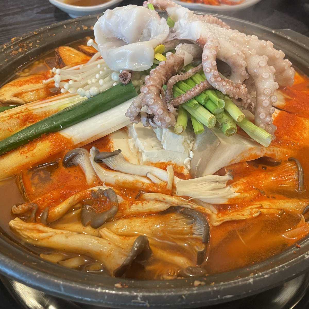 daemukdaemuk's tweet photo. 대전 유천동 두부 만드는 집 

두부가 진. 짜 맛있습니다… 두부버섯전골에 칼국수까지 먹고싶은 사람? ㅋㅋ 두부만드는집으로 컴온 ㅋㅋ https://t.co/SZ5NeQtZSN