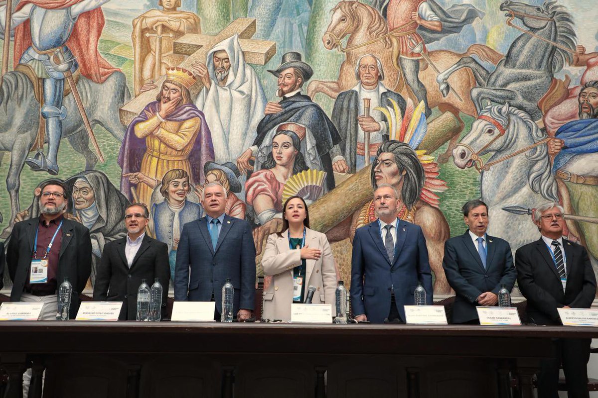 MinDeporteCol's tweet photo. La ministra del Deporte, @LuzCristinaLT, participó de la instalación del Congreso Internacional Olimpismo, Desarrollo y Paz, organizado por la @AcadeOlimpicol y que busca reconocer el trascendental papel del deporte y la actividad física como transformadores sociales. 👇🏻🧵 https://t.co/fxpAzhQ4w4