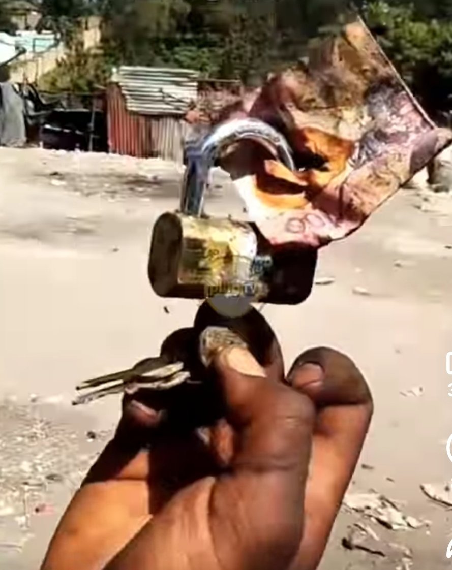 Kimrofreelancer's tweet photo. Tumia mpesa ukiwa ocha kuna comrade amepatikana hapa 'lock forever' na uwache kiherehere https://t.co/w5r6C6895T