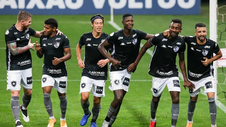VULGAOTT's tweet photo. Galera, pergunta interativa:

Qual foi o PIOR TIME que você já viu jogar sem ser o seu?

Aquele que era tão ruim que vc ficava com pena por aqueles que torcem. Acho que no meu caso foi o Botafogo 2020. https://t.co/8D7OcJDTYT