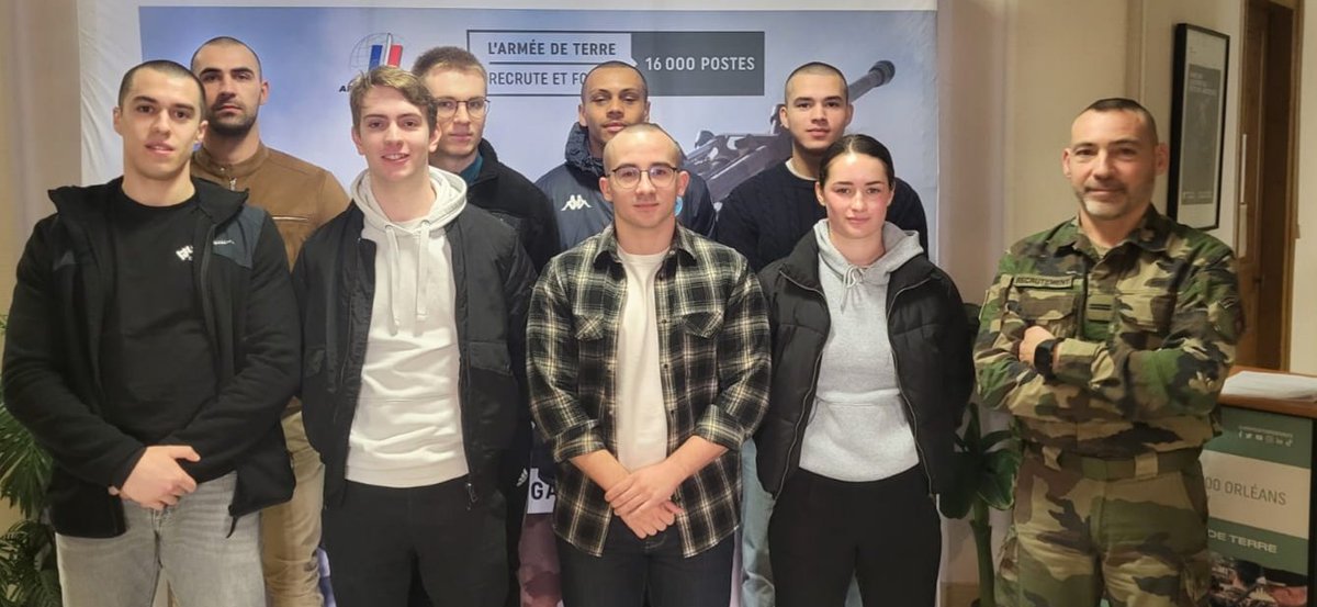 CIRFA_TERRE_45's tweet photo. Cette semaine, 9 Loirétains ont rejoint les rangs de l'armée de terre en souscrivant leur contrat d'engagement de 3 à 5 ans. Rémunérés 1560 € net (hors primes), ils commencent leurs formations initiales de "soldat" avant de devenir des spécialistes. Félicitations @CDC_41eRI https://t.co/gn8mwFCrB0
