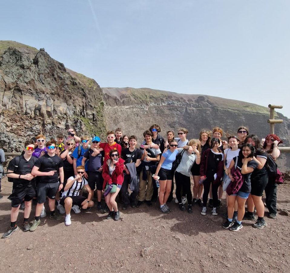 wilderntrips's tweet photo. Our wonderful historians have made it to the top of Mount Vesuvius! https://t.co/2oBFtabMpF