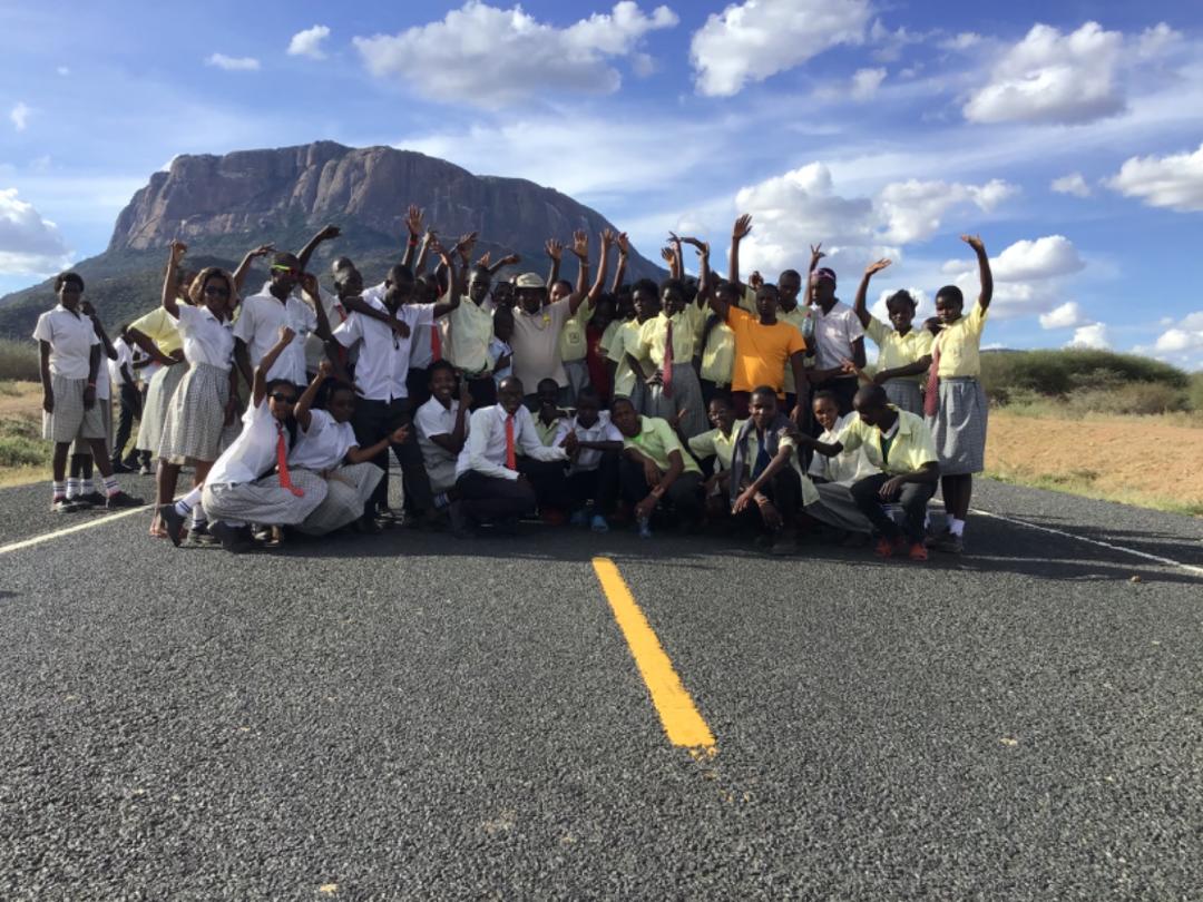 We love seeing students on nature-focused field trips! Our education program inspires the next generation of #conservation champions. This week, 250 students had the opportunity to visit Samburu N. Resv and see wild animals up close, including 🦁 on the hunt! 🐾🧐@Nature_Africa