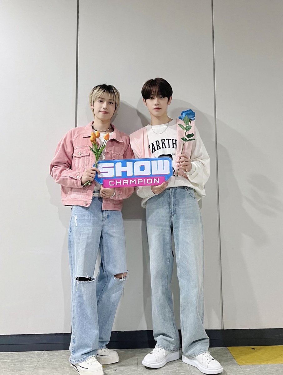 showchampion1's tweet photo. 서울말 : #금동현 #가온 진행 미쳤다💛💚
부산사투리 : 금동가온맛꿀마, 금동가온마깔끼롱라네, 금동가온아따마쥑이쀠예, 금동가온느낌싹쓰리노, 금동가온스깍스쿱깍, #쇼챔피언 엠씨깔끼하네, 금동가온깔끼하네예와칸다쓰예🌷🌹૮ • ·̫ • ა(๑•̑ ɞ •̑๑)🌸🌼 https://t.co/nFfAJRqKfq