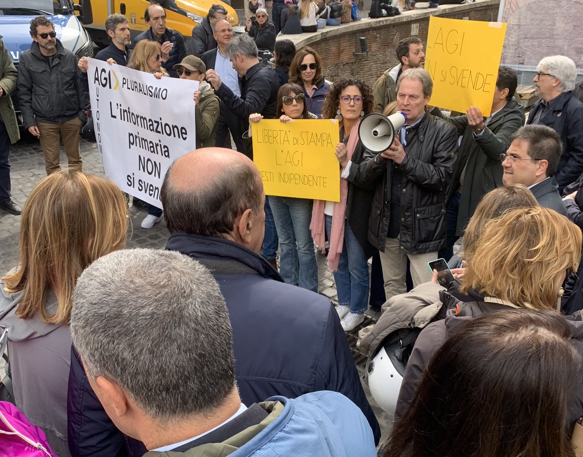 nomfup's tweet photo. Non basta la solidarietà con i giornalisti @Agenzia_Italia, ci vuole impegno attivo del Parlamento a difesa della professionalità dei redattori, del loro futuro, di quello della agenzia. Brutto non vedere un parlamentare uno della destra in piazza, coraggio e coscienza cercansi https://t.co/jXHeekOEWQ